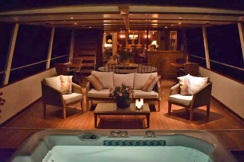 Hotel Barge Aurora - The Terrace at Night - Comfortable seating, Tables, Bar, Hot tub