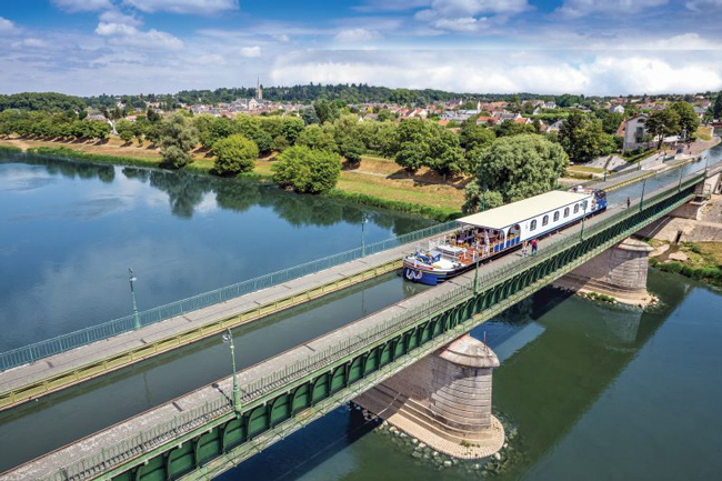 Aqueduct pont-canal-du-briare and French Hotel Barge Renaissance