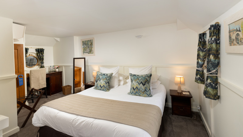 French Hotel Barge Enchante - Guest cabin Armandier configured as a double