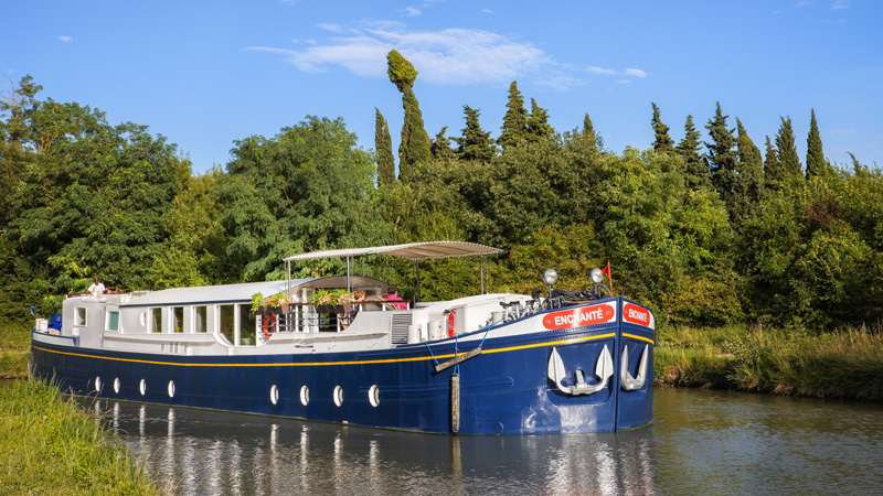 French Hotel Barge Enchante - Barging in France. Enchante offers private charters & cabin cruises on the Canal du Midi, through beautiful countryside of southern France