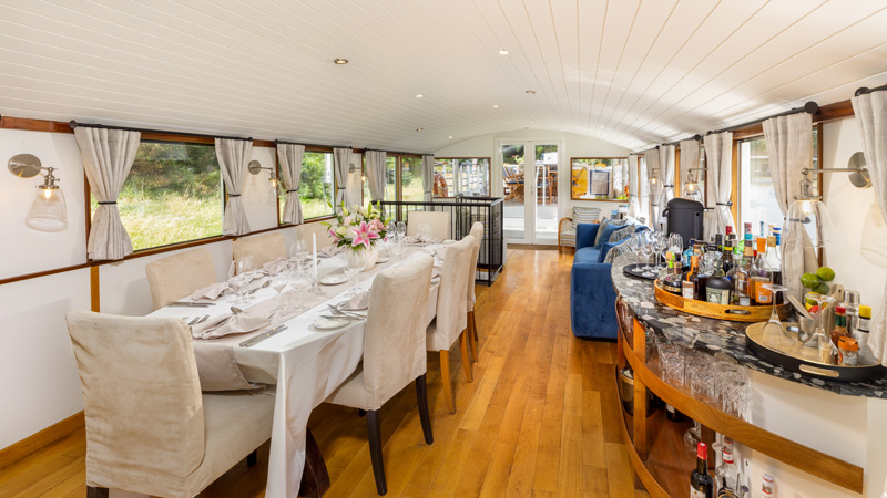 French Hotel Barge Enchante - Dining area and Bar