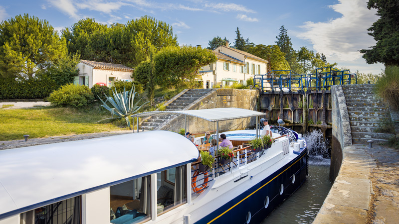 French Hotel Barge Enchante - Waiting for the lock gates to open