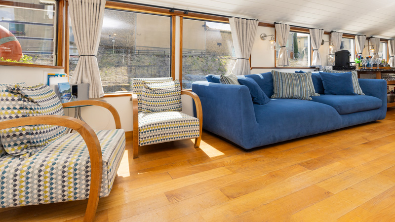French Hotel Barge Enchante - Salon sofa & chairs