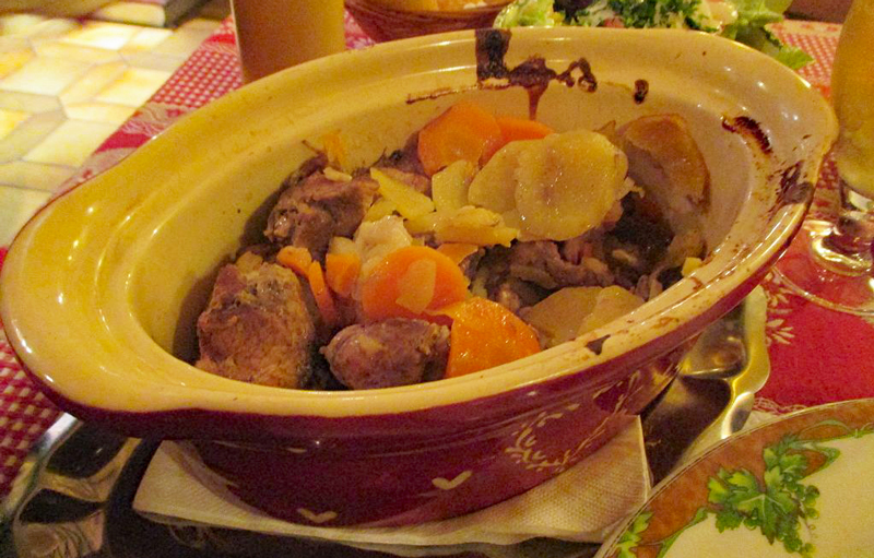 Alsace - Strasbourg cuisine Baeckeoffe. Photo: Wikimedia Commons:Arnaud Clerget (Arnaud 25)