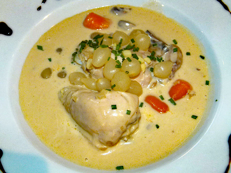 Alsace Strasbourg cuiisine Coq au Riesling. Photo: Wikimedia Commons: Brücke-Osteuropa, CC0