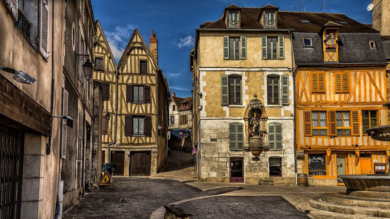 Old Town in Auxerre, France. Photo credit: Pixabay - edmondlafoto