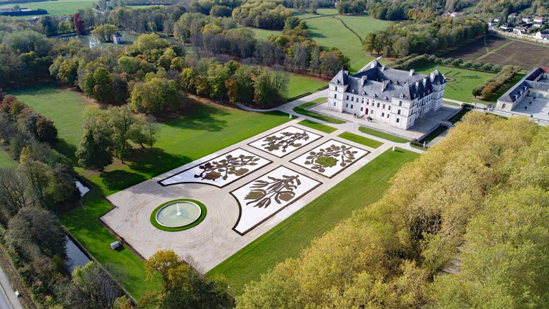 Château d'Ancy le Franc - Canal de Bourgogne. Photo: chateau-ancy.com