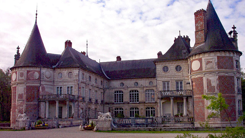 Château de Longecourt. Canal de Bourgogne. Photo: Wikimedia Commons - fred CC-SA 3.0