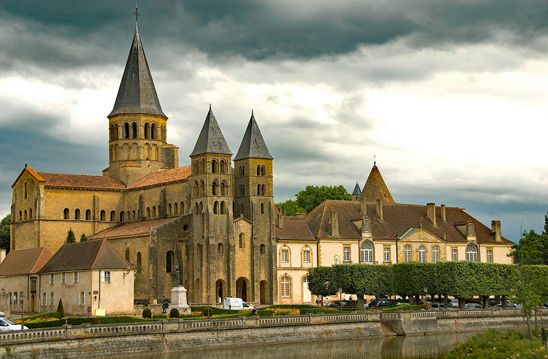 Basilica of the Sacred Heart, Paray Le Monial, Saône-et-Loire, Burgundy, France. Photo: Wikimedia Commons - didier-tais CC-SA 3.0