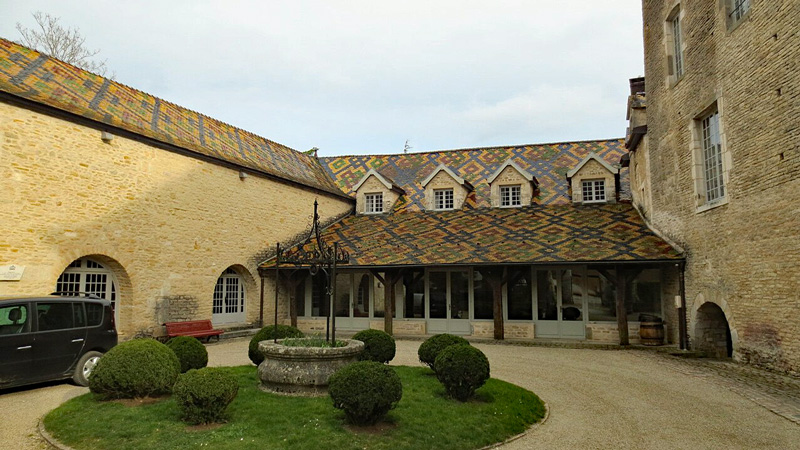 Château de Santenay. Santenay, a small wine village, has some beautiful monuments. Photo: Wikimedia Commons - Arnaud 25 CC-SA 3.0