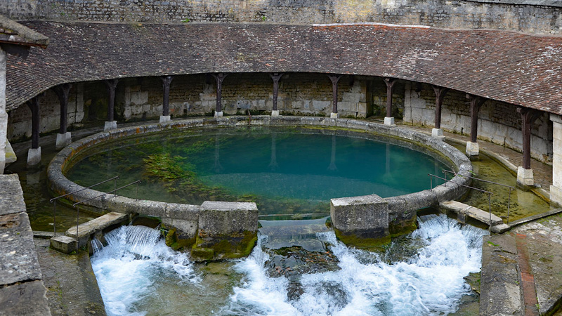 Fosse Dionne at Tonnerre Canal de Bourgogne. Photo: Wikimedia Commons - pline CC-SA 3.0