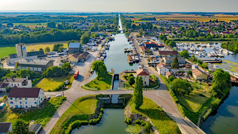 Saint-Jean-de-Losne. Canal de Bourgogne. Photo: saone-tourisme.fr