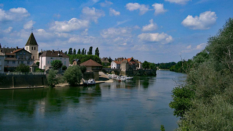 Verdun-sur-le-Doubs on the River Saône in Burgundy, France. Photo credit: Wikimedia Commons - PRA CC-SA 3.0