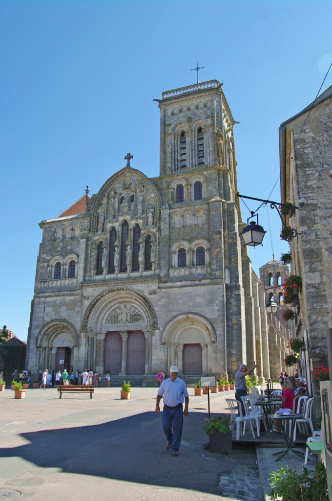 The Benedictine Abbey of Vézelay, or Basilica of Sainte-Marie-Madeleine with a cafe in the foreground. Photo: Wikimedia Commons - cdiguet CC-SA 3.0