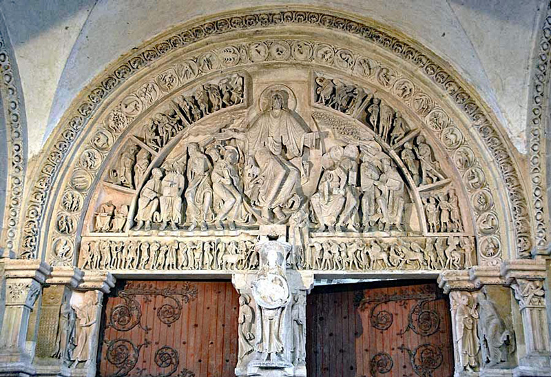 Tympanum of the Portal of the Narthex of the Basilica of St. Mary Magdalene, Vézelay, in Burgundy France. Photo: Wikimedia Commons - zairon CC-SA 4.0