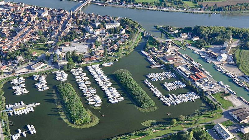 St Jean de Losne on the River Map of the River Saône and the Canal de Bourgogne and the Canal du Rhone au Rhine. Photo credit: ew