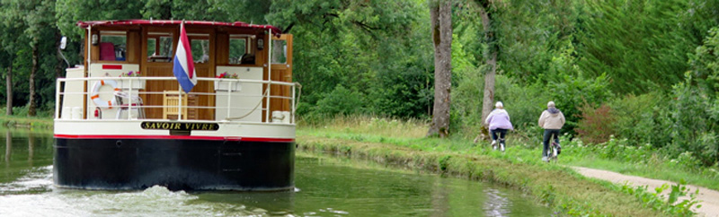 French Hotel Barge Savoir Vivre - Guests enjoying a bike ride along the canal's towpath