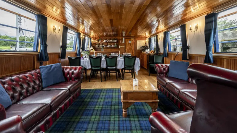 Scottish Hotel Barge Scottish Highlander - Saloon, Dining, Bar