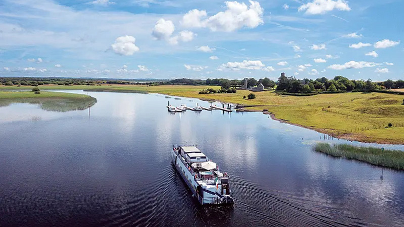Irish Hotel Barge Shannon Princess - Cruising on the Lower Shannon through the countryside of Ireland