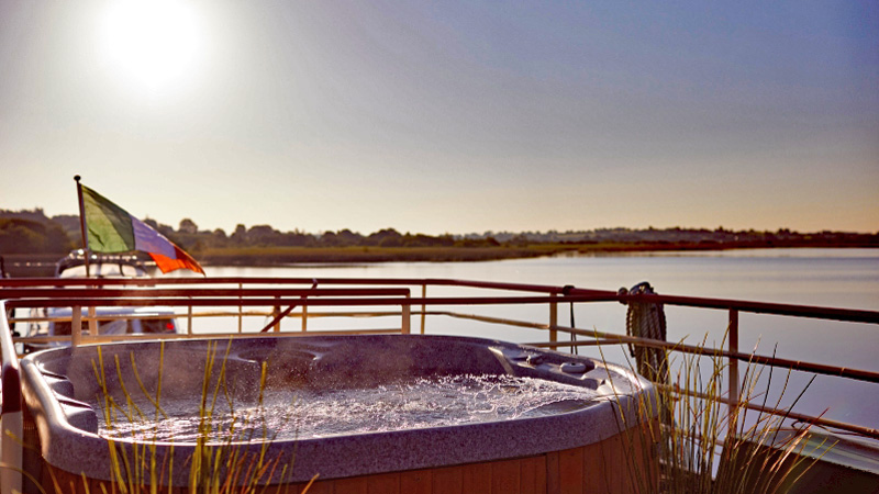 Irish Hotel Barge Shannon Princess - Hot tub (spa pool) on the upper sundeck