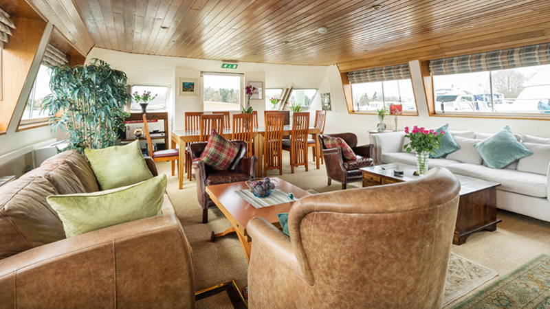 Irish Hotel Barge Shannon Princess - Salon and dining area