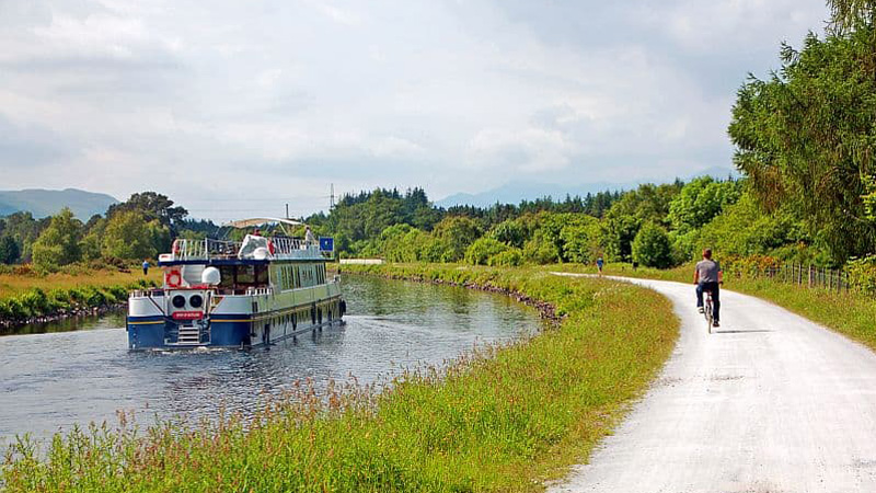 Scottish Hotel Barge Spirit of Scotland - Feel free to take a bike and cycle along the tow path. Barging & Biking. Bike & Barge