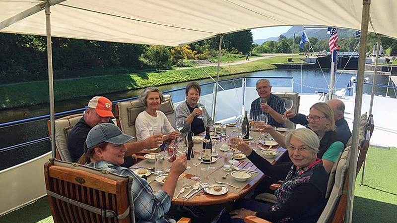 Scottish Hotel Barge Spirit of Scotland - Al fresco lunch on the shaded foredeck