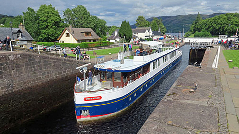 Scottish Hotel Barge Spirit of Scotland entering a lock