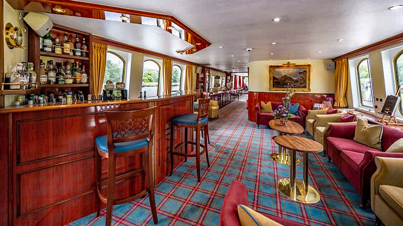 Scottish Hotel Barge Spirit of Scotland - Bar & Salon