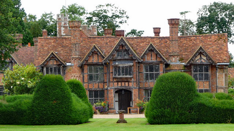 England - Dorney Court is one of the finest Tudor Manor Houses in the country. Photo: Wikimedia Commons - Kevin White CC-SA 2.0