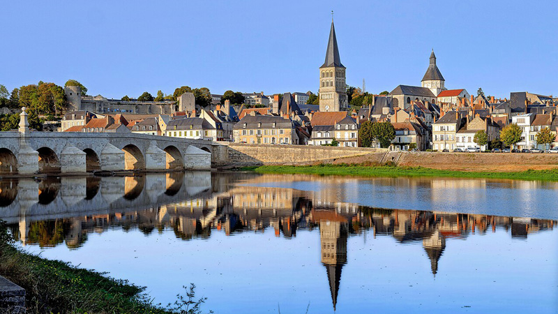 La Charité-sur-Loire is a beautifully preserved medieval town and today a UNESCO World Heritage Site. Photo: Wikimedia Commons - Rolf Kranz CC-SA 4.0