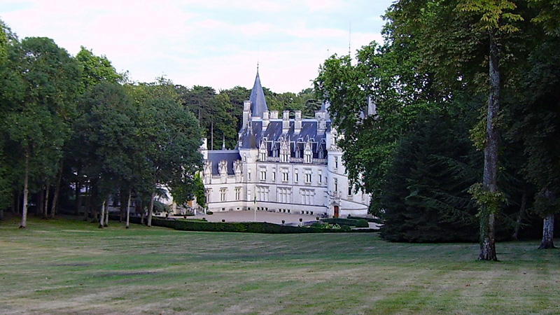 Château du Nozet is one of the most romantic châteaux of the Loire. Photo: Wikimedia Commons - cjp24 CC-SA 4.0
