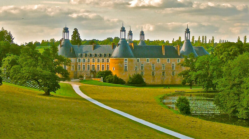 Château de Saint-Fargeau is a 17th-century, Renaissance château. Photo: Wikimedia Commons - laurent-pandini CC-SA 3.0