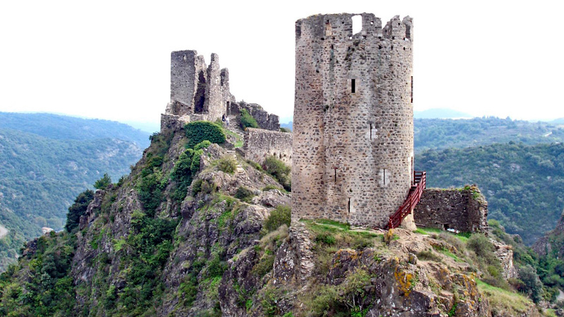 Châteaux de Lastours - Four 11th-century Cathar castles near the village of Lastours. Photo: Wikimedia Commons - pinpin CC-SA 2.5