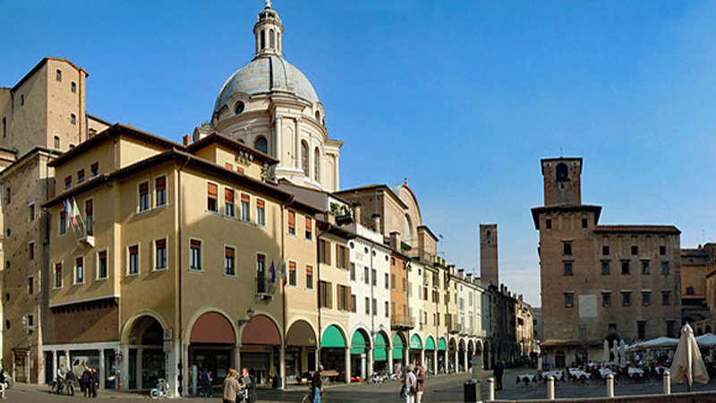 Italy - Mantua / Mantova plaza. Photo: Wikimedia Commons - Massimo Telo CC-SA 3.0