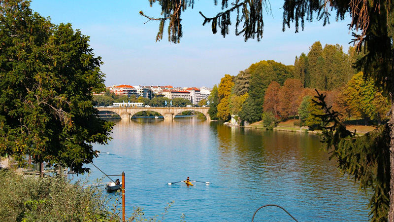 Italy - Rower on the River Po. Photo: Pixabay - Guido