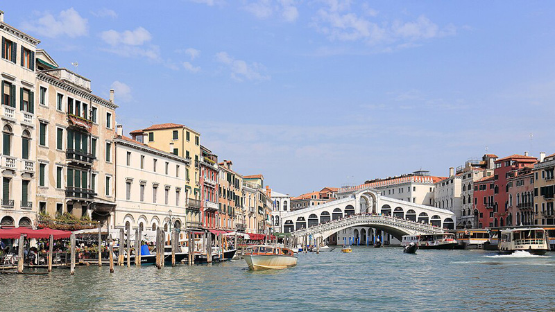 Italy - River Po - Towns and Villages | BargeCharters.com
