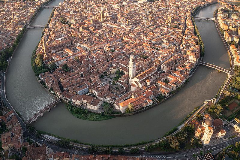 Italy - Verona aerial view. Photo: Wikimedia Commons - Guglielmo Giambartolomei CC-SA 4.0
