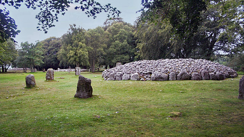 Scotland - Balnuaran of Clava. Photo: Wikimedia Commons - Bob Embleton CC-SA 2.0