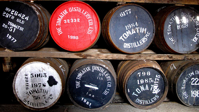 Scotland - Kegs at the Tomatin Distillery. Photo: Wikimedia Commons - Enric CC-SA 4.0