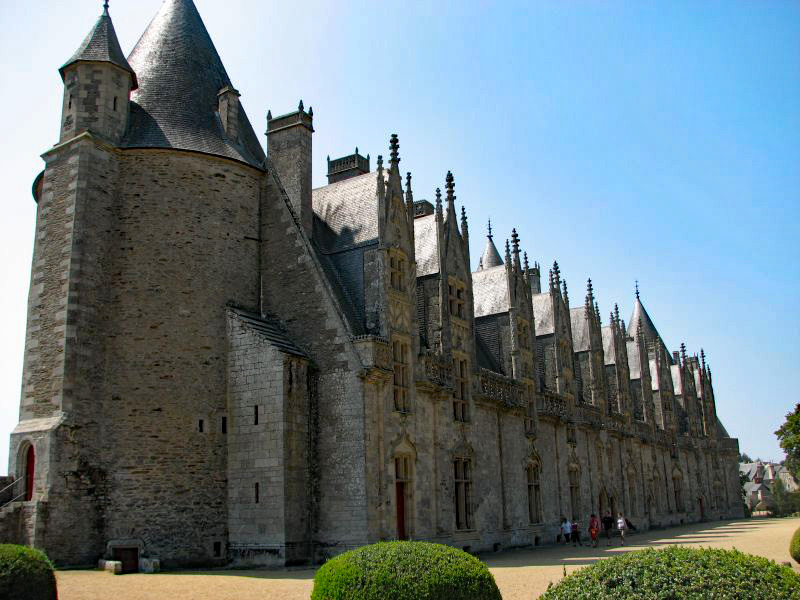 Château de Josselin, East façade. Photo: Wikimedia Commons - Martin Selway CC-SA 2.0