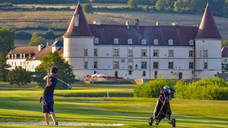 French Hotel Barge L'Impressionniste - Play golf at Hôtel Golf Château de Chailly in Burgundy